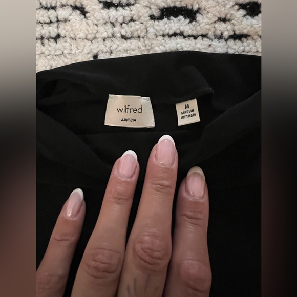 Aritzia Wilfred Black Fitted Sleeveless Top - Picture 2 of 2